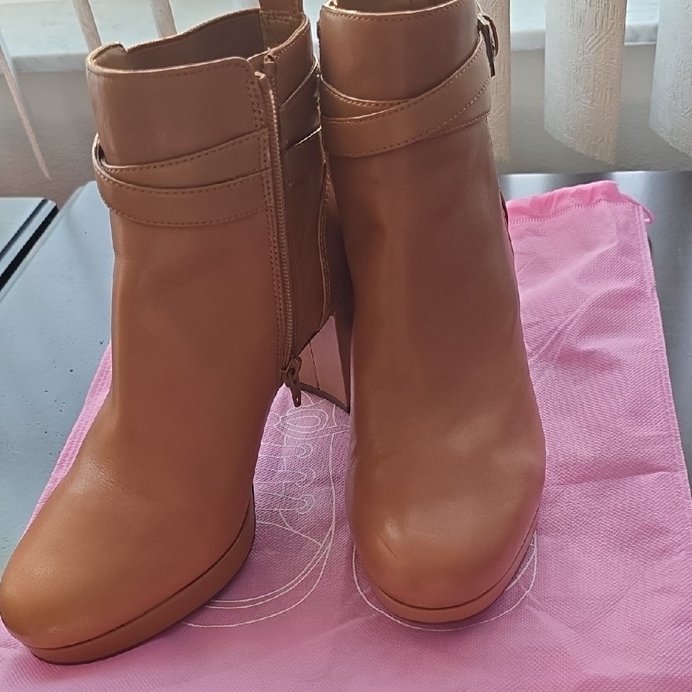 Vionic Tan Ankle Booties